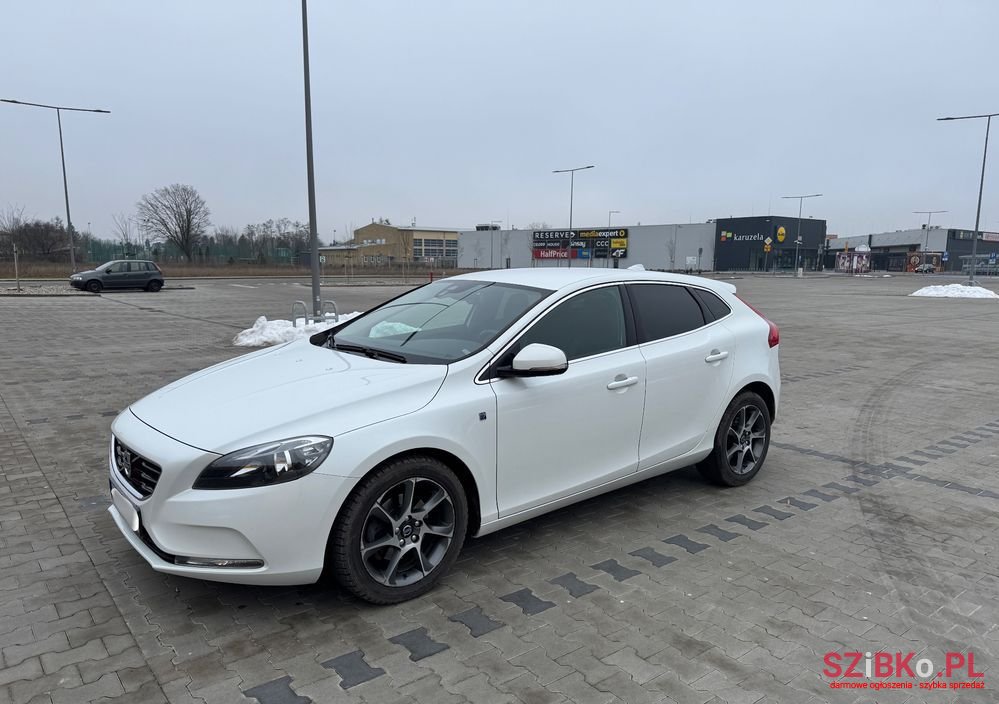 2016' Volvo V40 D2 Drive-E Ocean Race photo #2