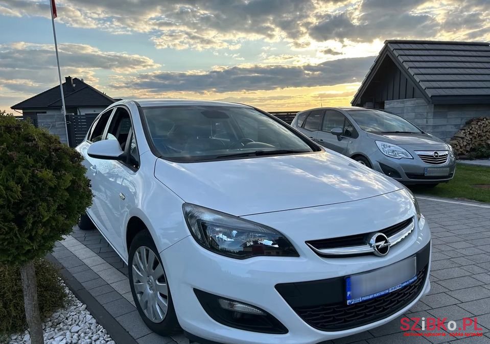 2014' Opel Astra photo #2