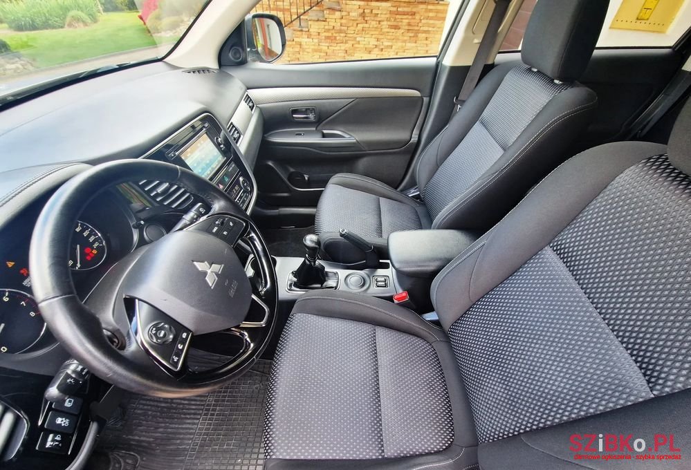 2017' Mitsubishi Outlander 2.0 Invite + 2Wd photo #6