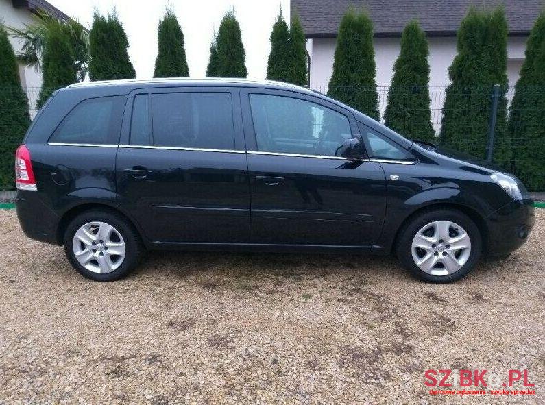 2014' Opel Zafira photo #1