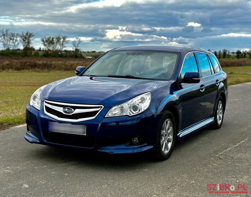 2011' Subaru Legacy photo #4