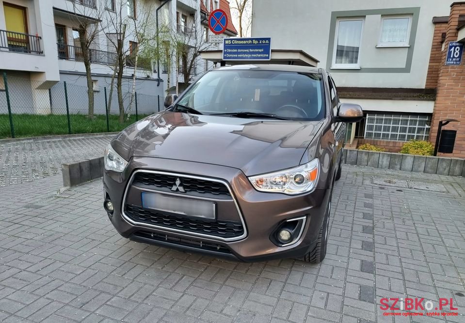 2013' Mitsubishi ASX photo #2