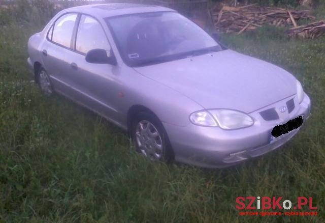 1999' Hyundai Lantra photo #1