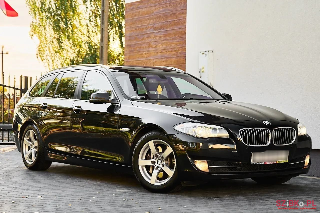 2010' BMW 5 Series photo #1