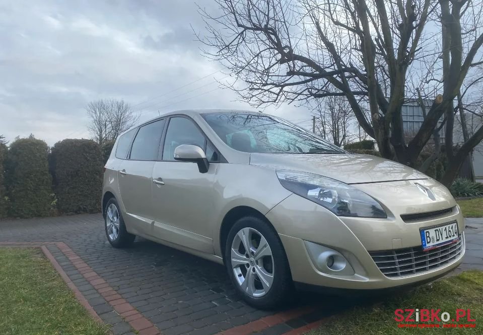 2010' Renault Scenic photo #2