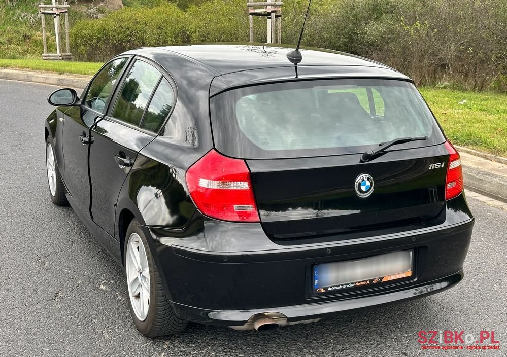 2009' BMW 1 Series 116I photo #4