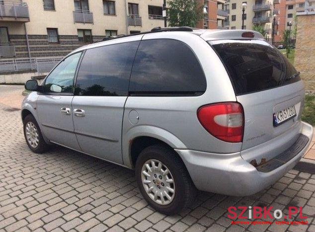 2001' Chrysler Voyager photo #1