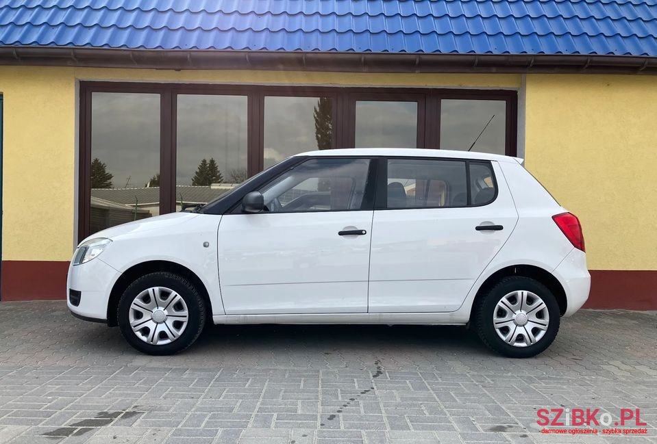 2009' Skoda Fabia photo #4