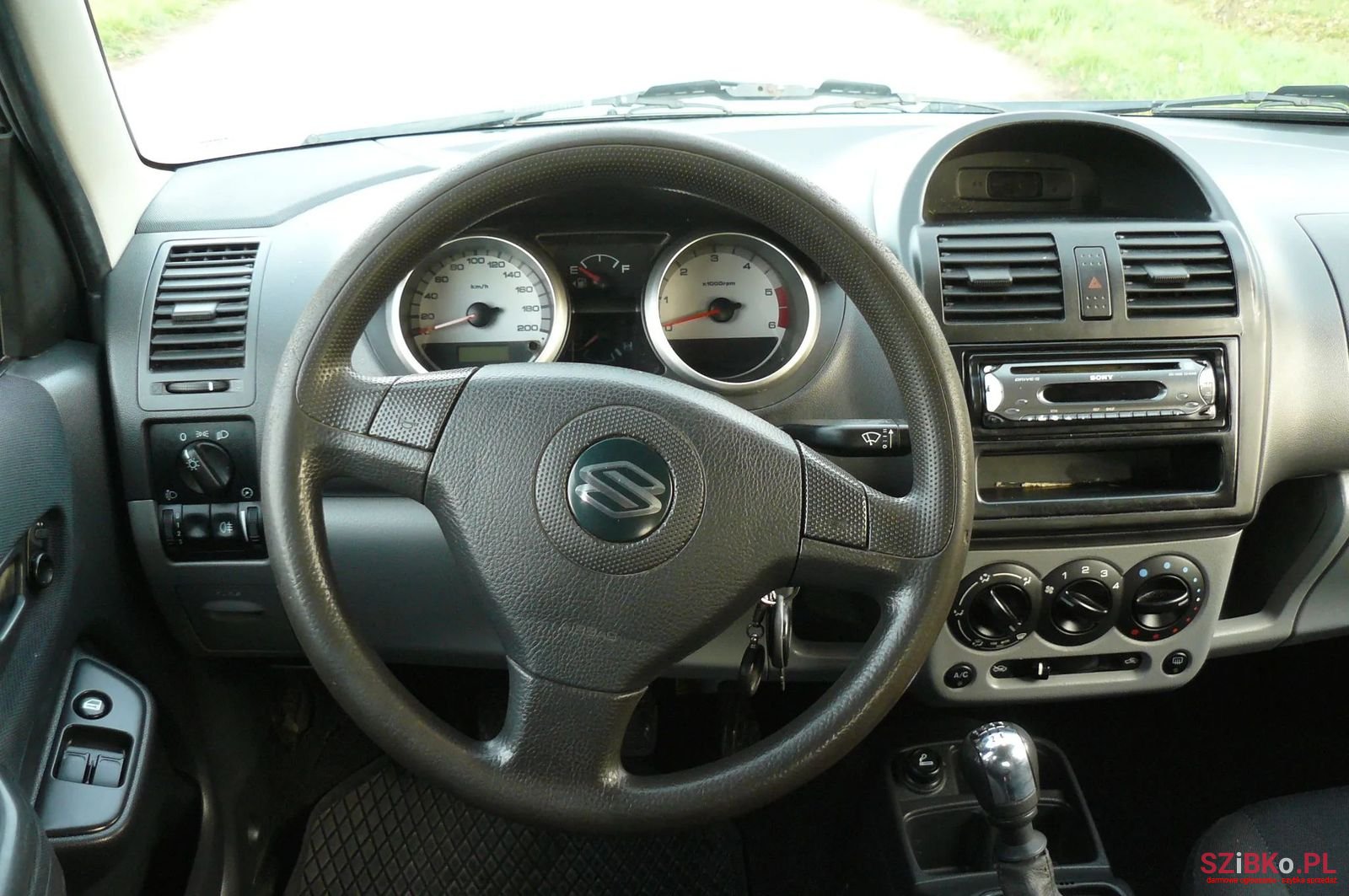 2005' Suzuki Ignis photo #4