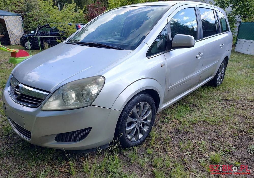 2010' Opel Zafira photo #3