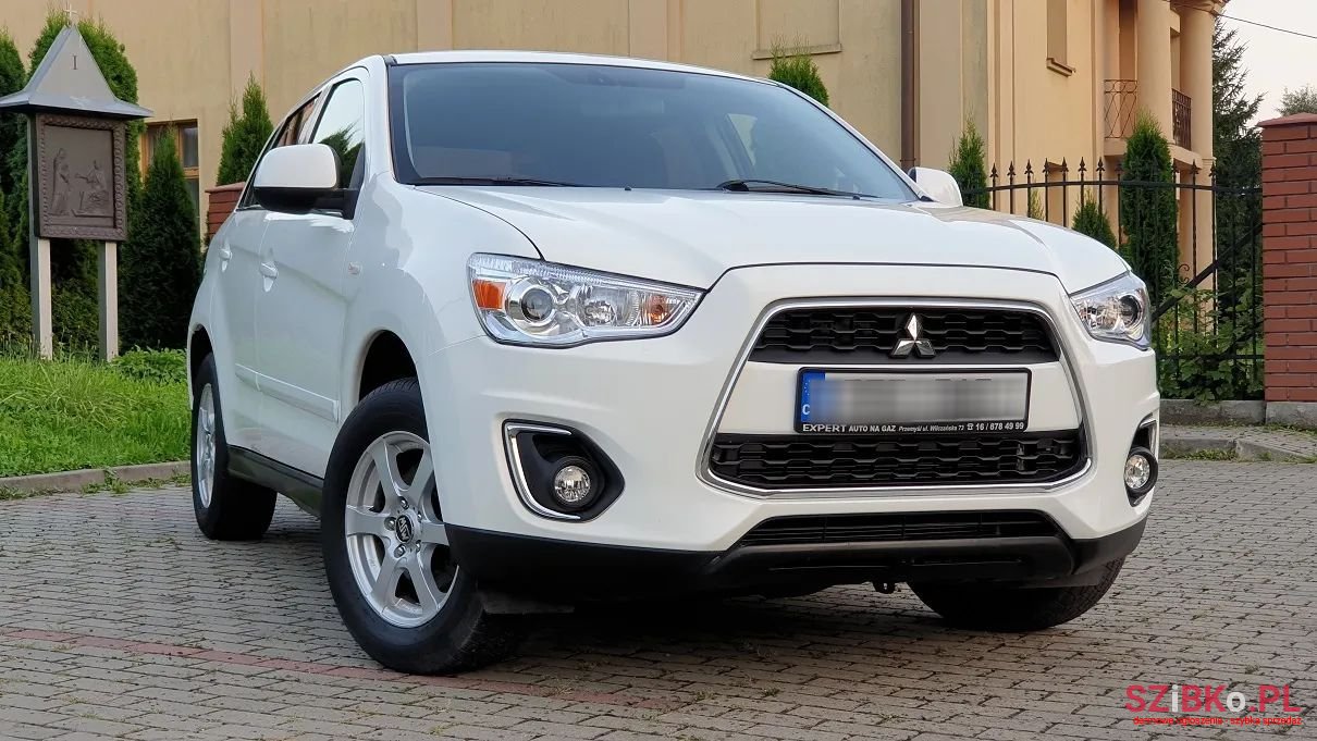 2015' Mitsubishi ASX photo #1