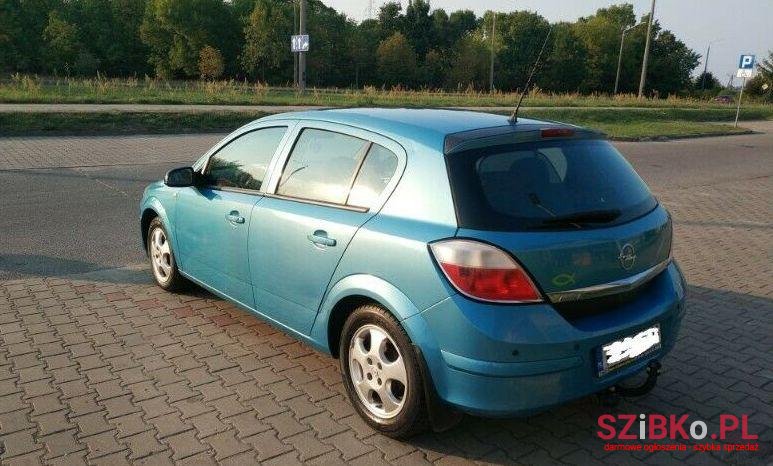 2004' Opel Astra photo #1