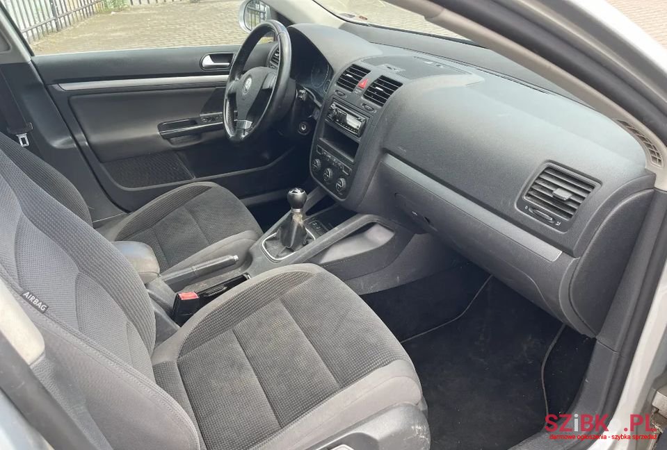 2009' Volkswagen Golf photo #4