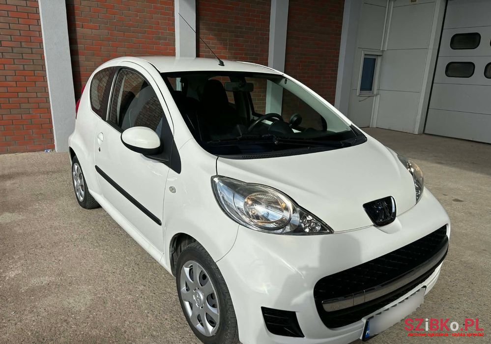 2009' Peugeot 107 70 Filou photo #1
