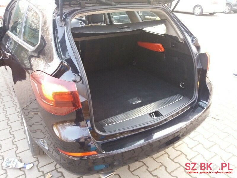 2011' Opel Astra photo #5