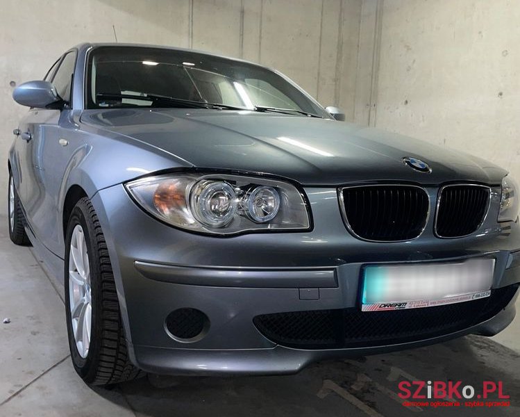 2004' BMW 1 Series 120I photo #3