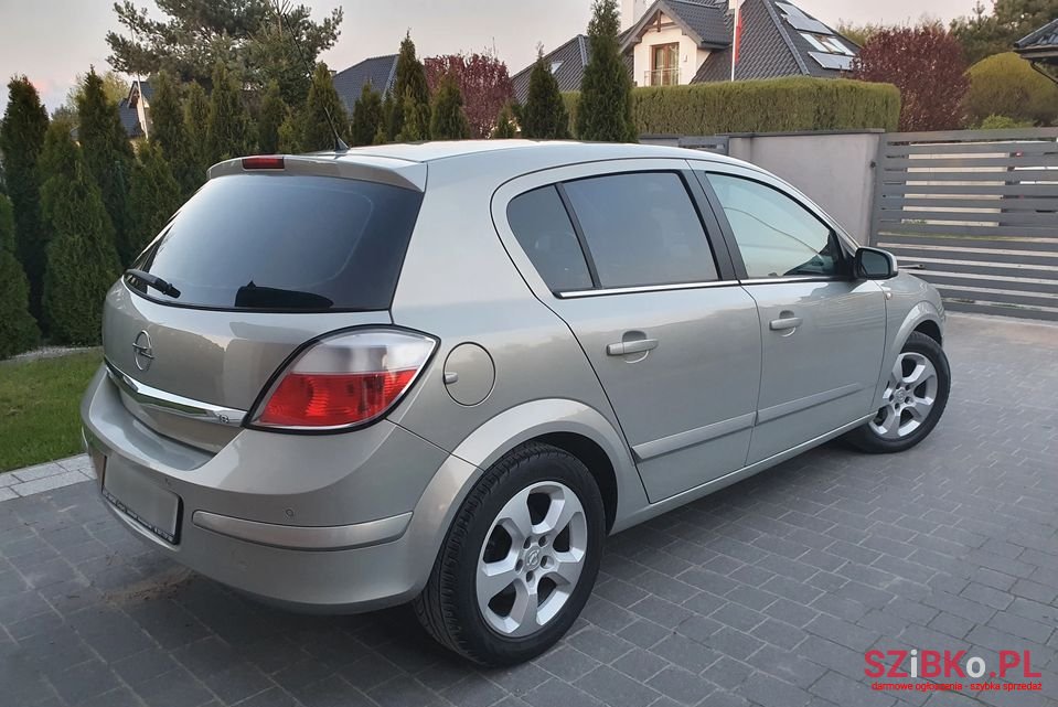 2005' Opel Astra photo #3