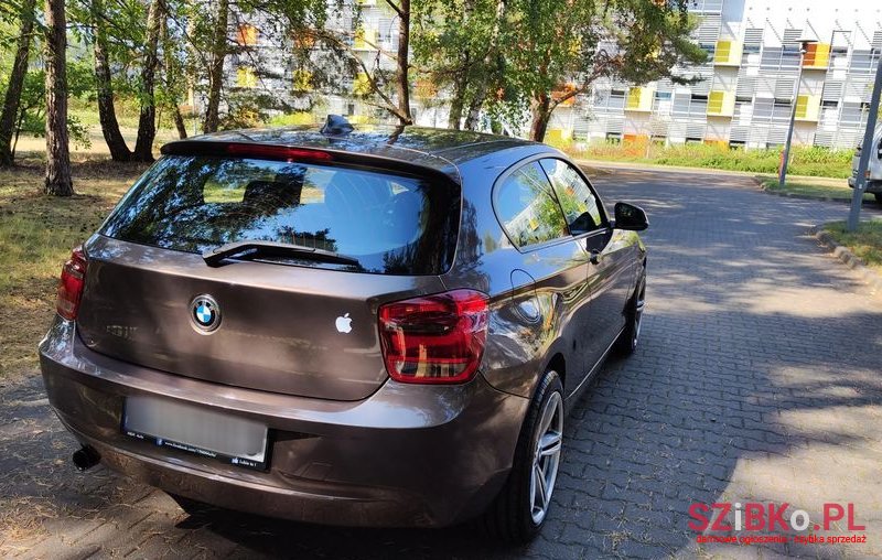 2012' BMW 1 Series 116I photo #5