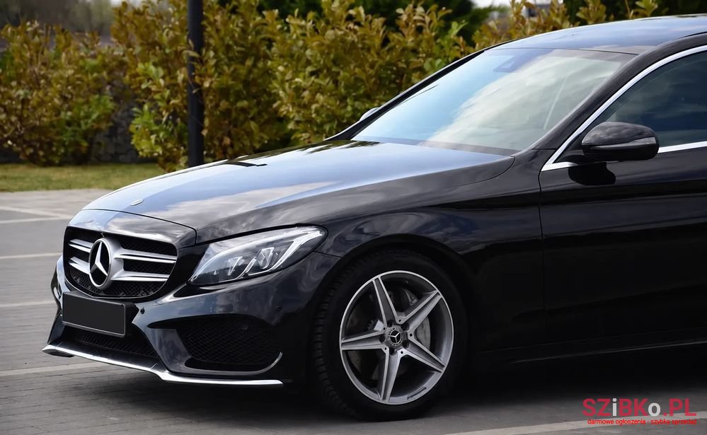 2017' Mercedes-Benz C-Class 300 9G-Tronic photo #3