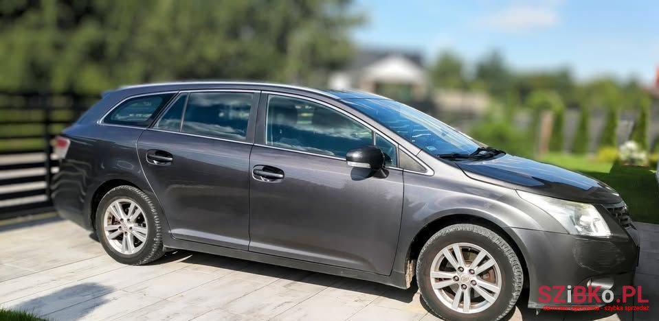 2010' Toyota Avensis 1.8 Life photo #1