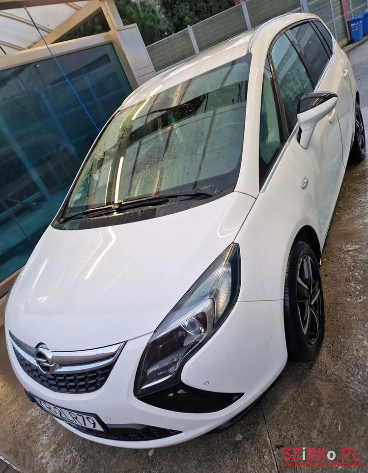 2012' Opel Zafira photo #2