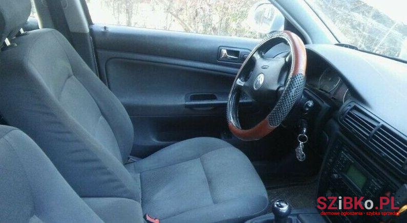 2005' Volkswagen Passat photo #1