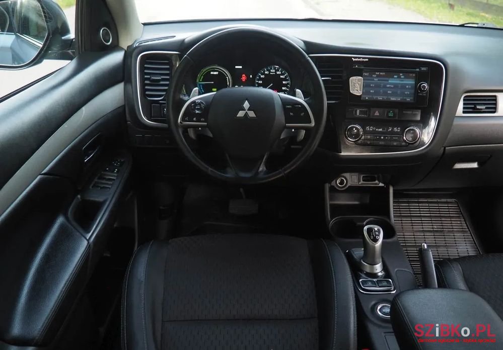 2014' Mitsubishi Outlander photo #5