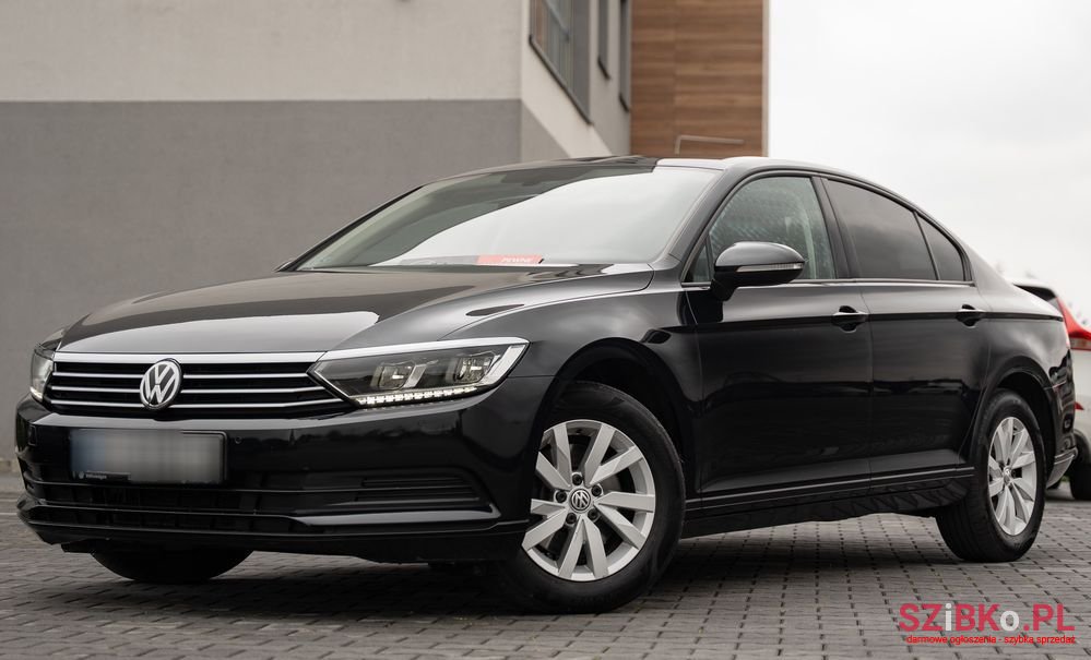 2018' Volkswagen Passat photo #2