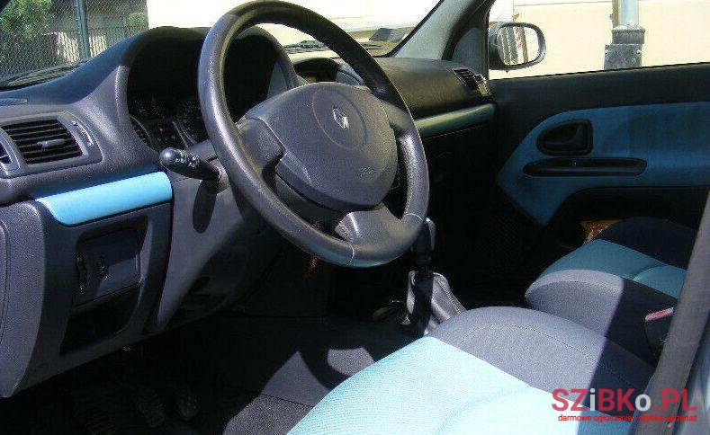 2002' Renault Clio photo #4