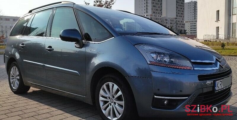 2008' Citroen C4 Picasso photo #2