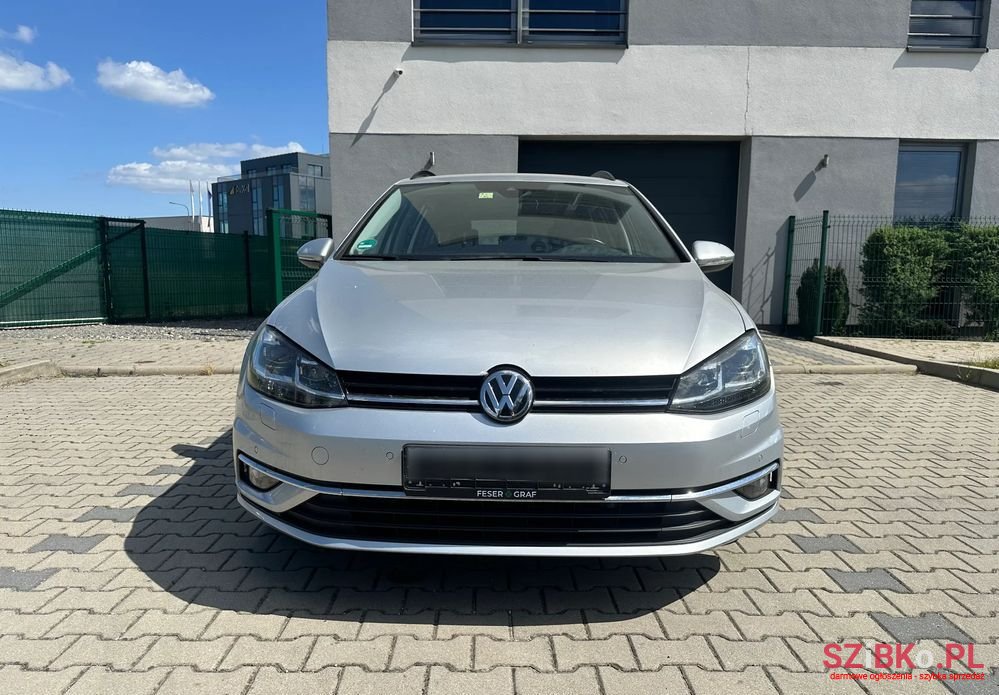 2019' Volkswagen Golf photo #2
