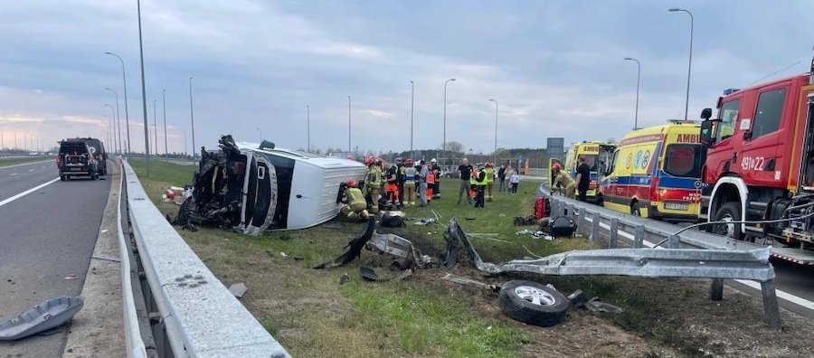 Bus z Ukraińcami dachował na A4