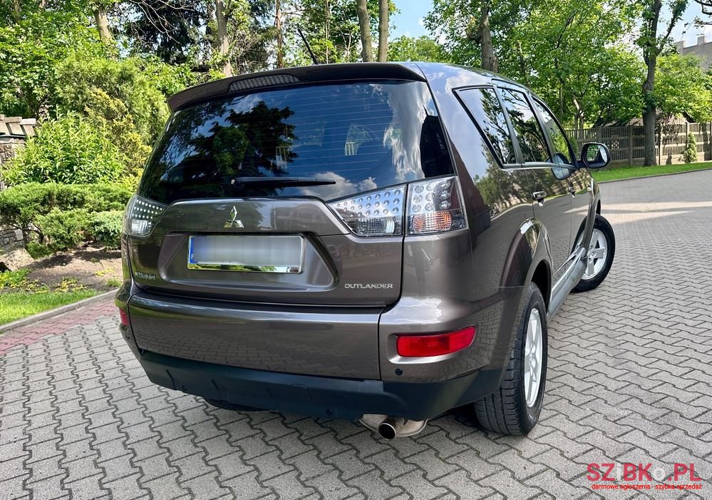 2011' Mitsubishi Outlander 2.0 Intense 2Wd photo #4