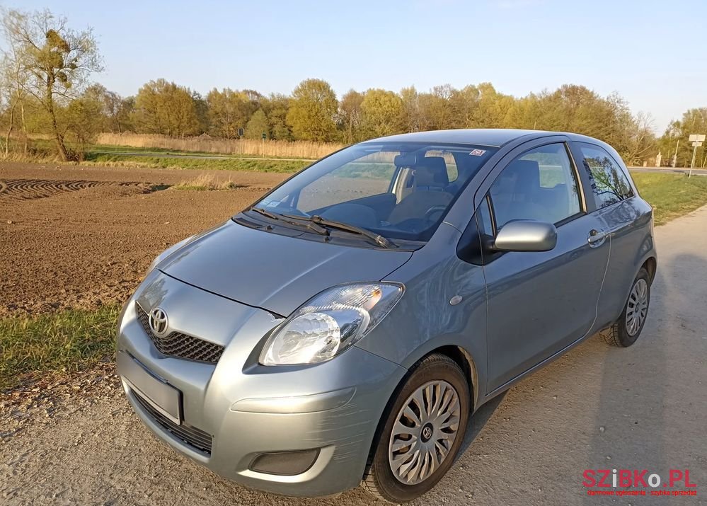 2010' Toyota Yaris photo #1