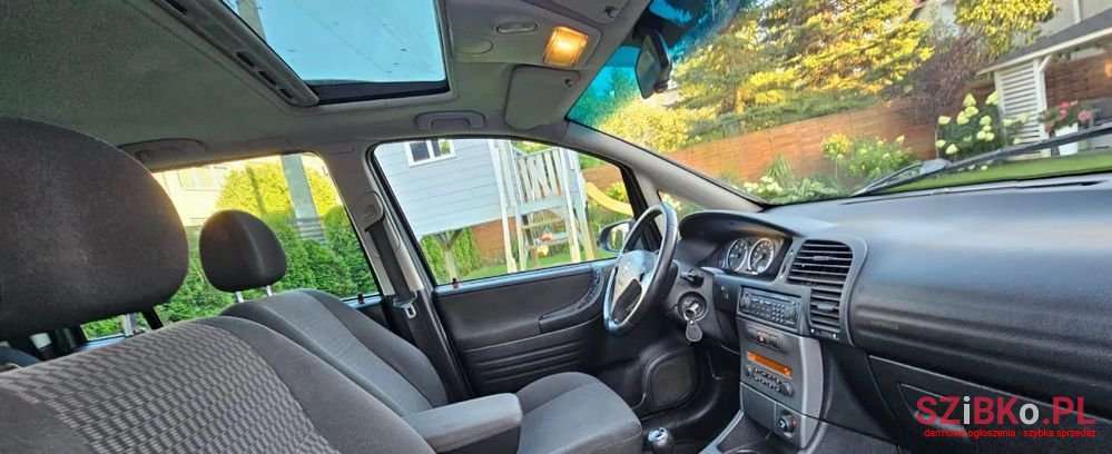 2005' Opel Zafira 2.0 Dti Elegance photo #3