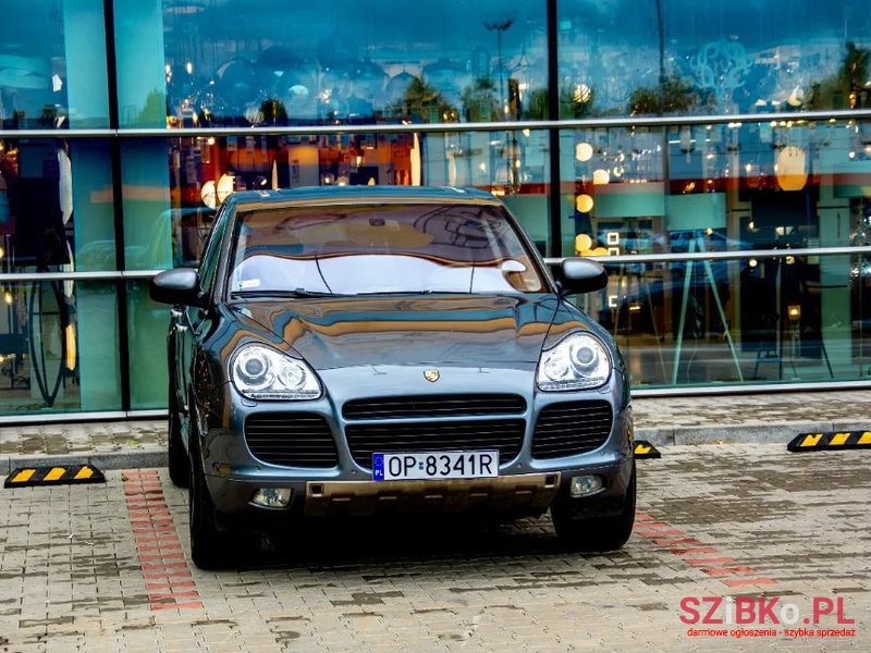 2004' Porsche Cayenne photo #5