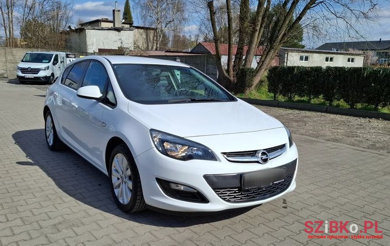 2015' Opel Astra photo #5