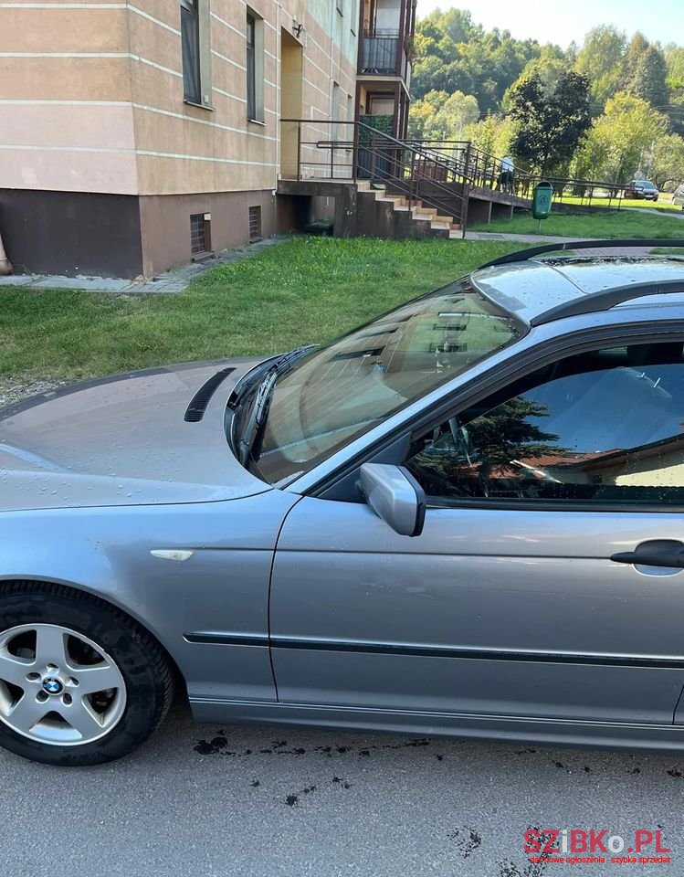 2004' BMW 3 Series 316I Touring photo #2