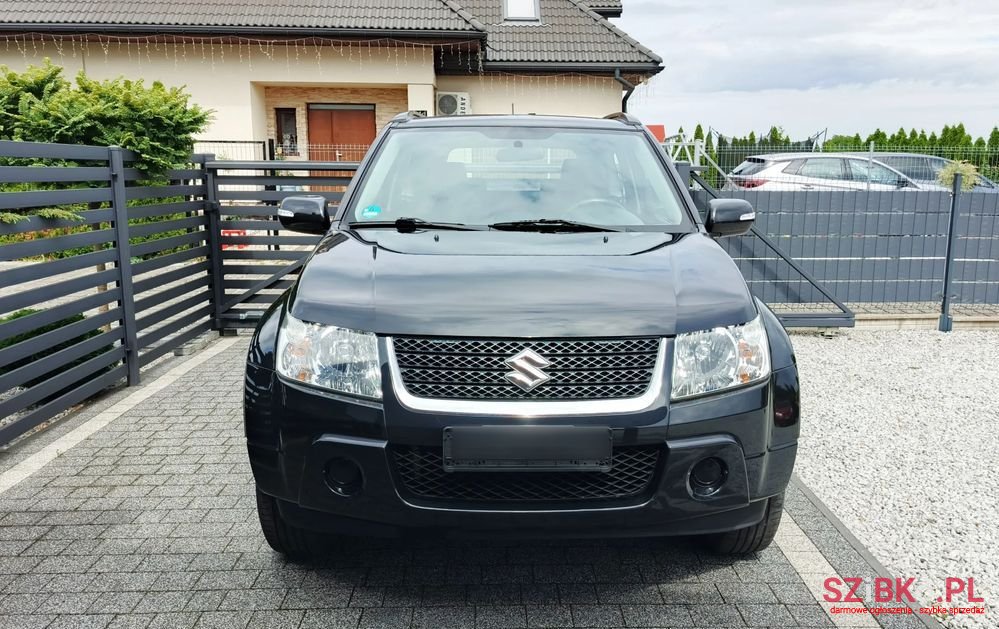 2011' Suzuki Grand Vitara photo #3