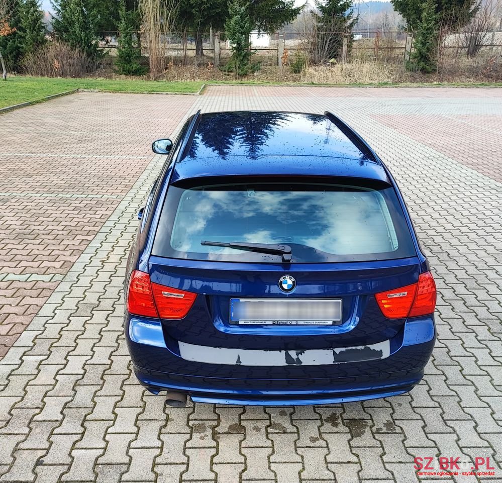 2010' BMW 3 Series photo #3