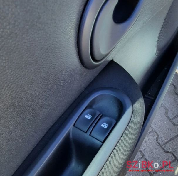 2013' Renault Clio photo #4
