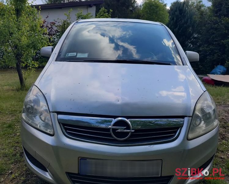 2010' Opel Zafira photo #2