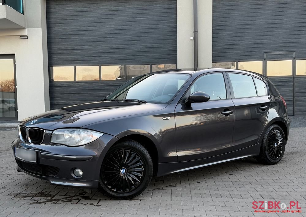 2005' BMW 1 Series 118I photo #5