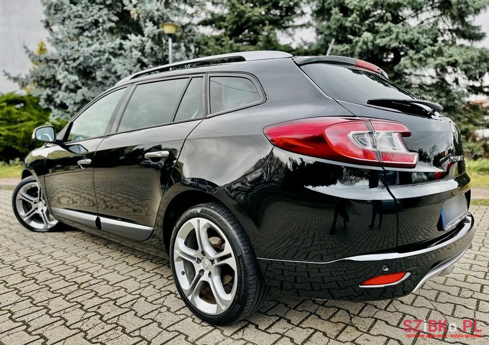 2011' Renault Megane photo #5