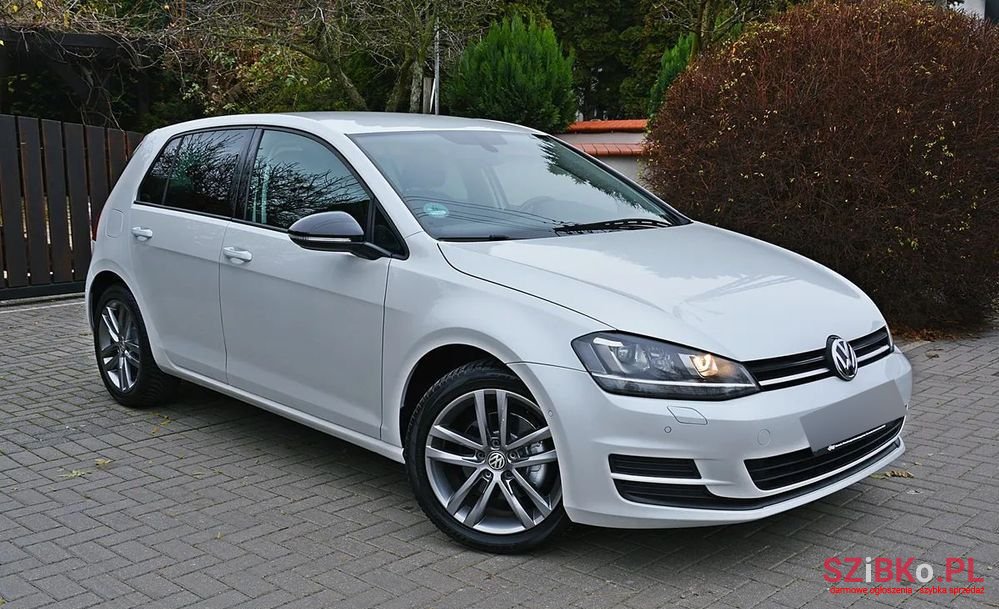 2016' Volkswagen Golf photo #6