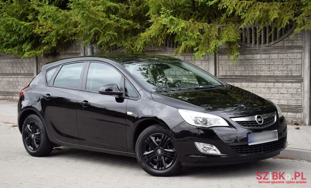 2010' Opel Astra Iv 1.6 Edition photo #2
