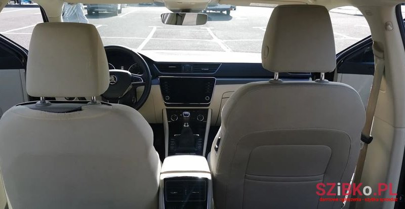 2018' Skoda Superb 2.0 Tdi Style photo #5