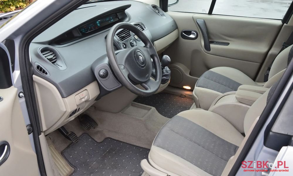 2005' Renault Scenic 2.0 16V Privilege photo #5