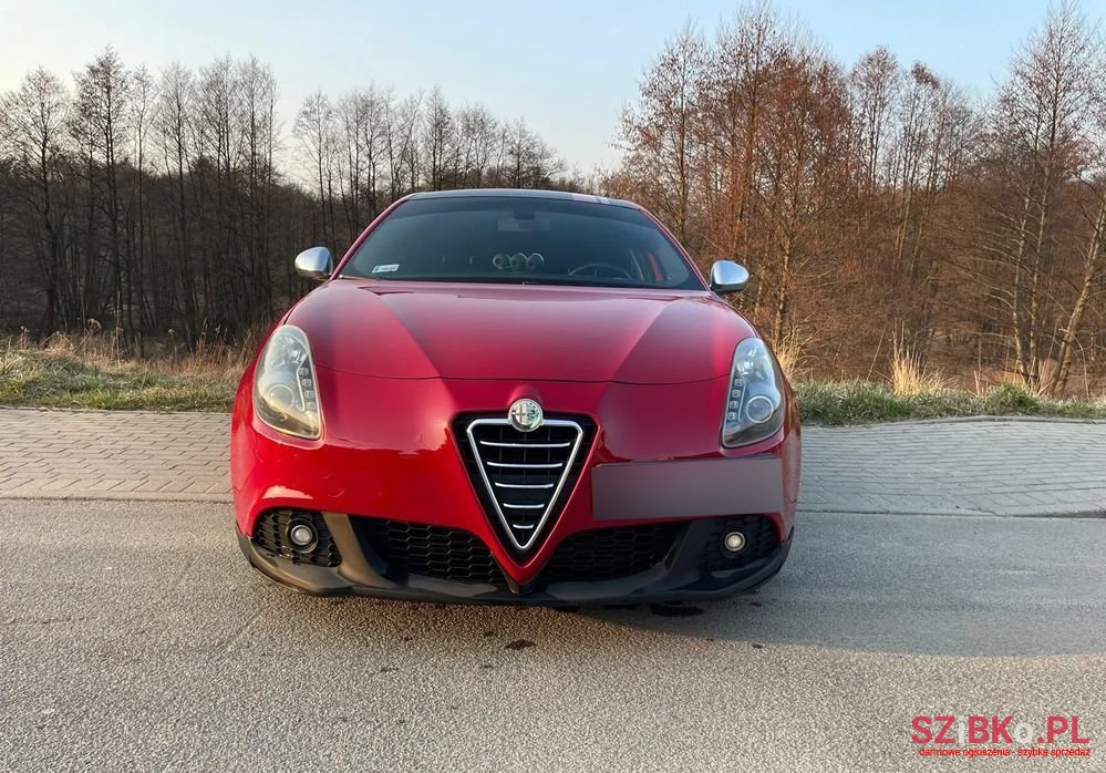 2012' Alfa Romeo Giulietta photo #2