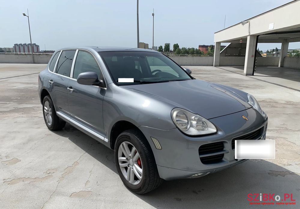 2004' Porsche Cayenne Standard photo #1